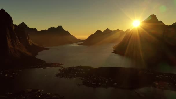 Tarde pôr-do-sol Lofoten Islands Noruega. Reine Lofoten é um arquipélago no condado de Nordland, Noruega. . — Vídeo de Stock