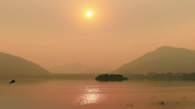 Man Sagar Gölü, Hindistan 'ın Rajasthan eyaletinin başkenti Jaipur' da bulunan yapay göl..
