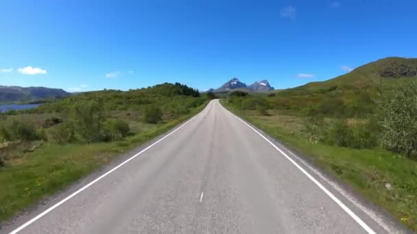 Punto di vista del veicolo Guidare un'auto su strada in Norvegia — Video Stock