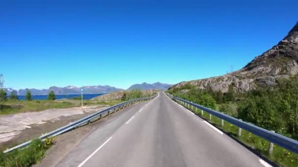 Punto de vista del vehículo Conducción de un coche en una carretera en Noruega — Vídeo de stock