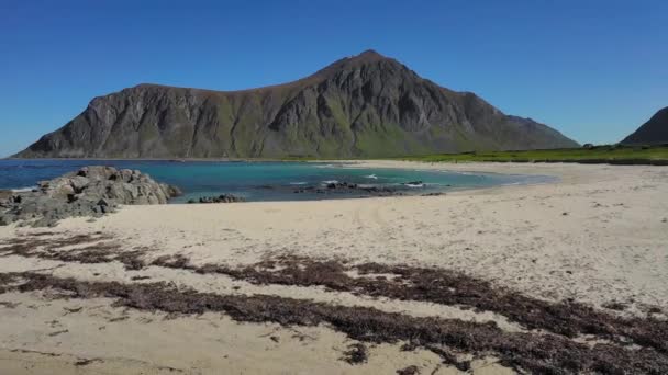 Strand Lofoten szigetek egy szigetcsoport Nordland megyében, Norvégia. — Stock videók