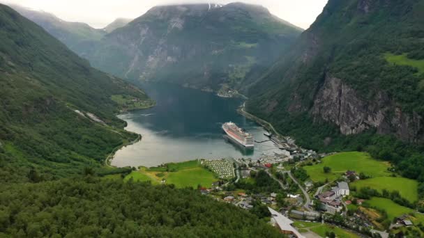 เกอเรอร ฟยอร นอร เวย นเป นสาขา โลเมตร ไมล ยาวออกจาก Sunnylvsfjorden — วีดีโอสต็อก