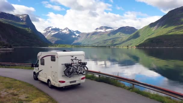 Vacaciones Familia Viaje Vacaciones Autocaravana Caravana Coche Vacaciones Hermosa Naturaleza — Vídeo de stock