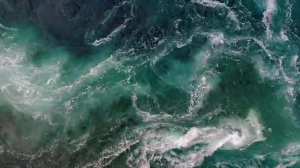 満潮時と干潮時には川と海の水の波が出会う ノルウェー ノルウェー サルトストロームの渦巻 — ストック動画