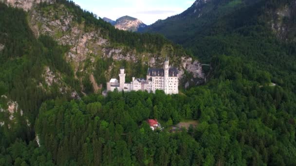 纽什万斯坦城堡巴伐利亚阿尔卑斯山德国 Fpv无人驾驶飞机空中飞行 — 图库视频影像