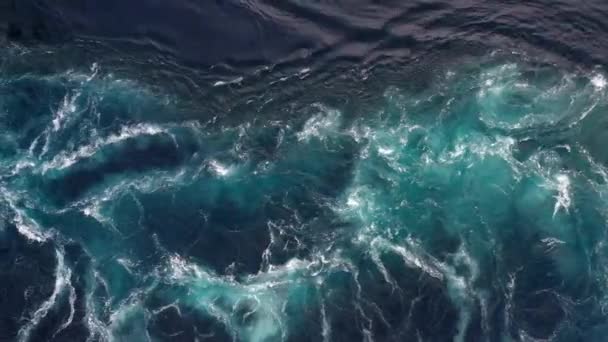 Fale Wody Rzeki Morza Spotykają Się Podczas Przypływu Odpływu Kąpielisko — Wideo stockowe