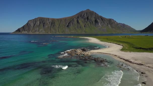 Beach Lofoten Islands 노르웨이 과봉우리 풍경으로 알려져 — 비디오