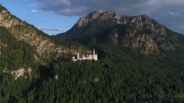 Hrad Neuschwanstein Bavorské Alpy Německo Letecké Lety Fpv Dronem — Stock video