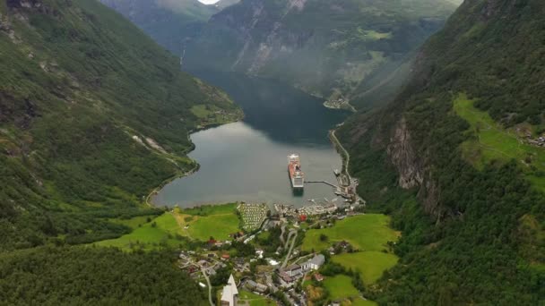 Geiranger Fjord Norwegen Handelt Sich Einen Langen Abzweig Des Sunnylvsfjords — Stockvideo