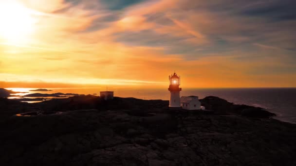 Pobřežní Maják Lindesnes Lighthouse Pobřežní Maják Nejjižnějším Cípu Norska Světlo — Stock video