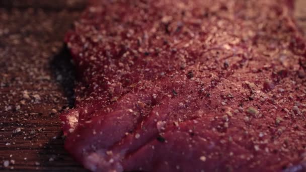 Pimienta Mezclada Especias Filete Carne Cruda Cerca — Vídeos de Stock