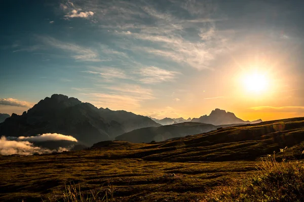 美丽的阿尔卑斯山风景 美丽的意大利白云石阿尔卑斯山风景 — 图库照片