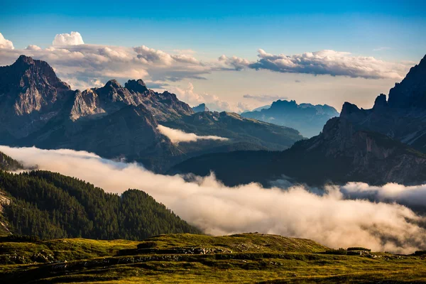 Naturskön Utsikt Över Det Vackra Landskapet Alperna Italiens Vackra Natur — Stockfoto