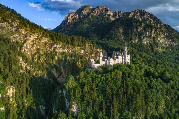 Замок Нойшванштайн Баварских Альпах — стоковое фото