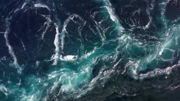 満潮時と干潮時には川と海の水の波が出会う ノルウェー ノルウェー サルトストロームの渦巻 — ストック動画