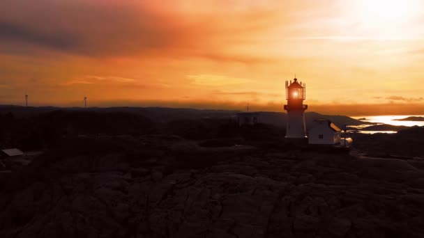 Pobřežní Maják Lindesnes Lighthouse Pobřežní Maják Nejjižnějším Cípu Norska Světlo — Stock video