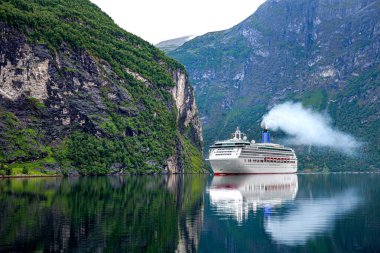Geiranger fiyordunda yolcu gemisi, yolcu gemileri, Norveç