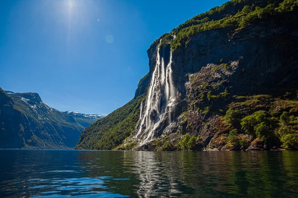 Fiordo Geiranger Cascada Seven Sisters Hermosa Naturaleza Noruega Paisaje Natural — Foto de Stock