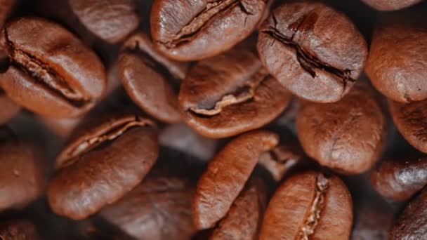 Närbild Frön Kaffe Doftande Kaffebönor Rostade Rök Kommer Från Kaffebönor — Stockvideo