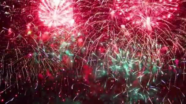 Silvesterfeuerwerk Mit Salven Buntes Feuerwerk Das Nachthimmel Explodiert Feste Und — Stockvideo