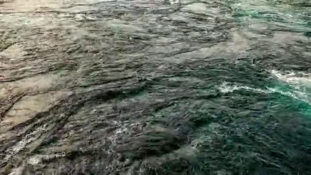 Vlny Vody Řeky Moře Setkávají Během Přílivu Odlivu Whirlpools Maelstrom — Stock video