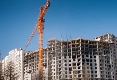 İnşaat site Vinçler ve yeni binalar