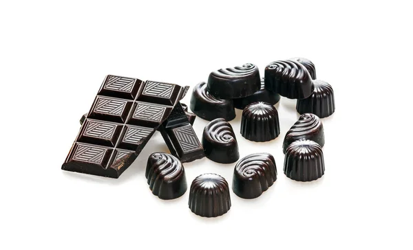 Candy e pedaços de barra quebrados de chocolate escuro — Fotografia de Stock