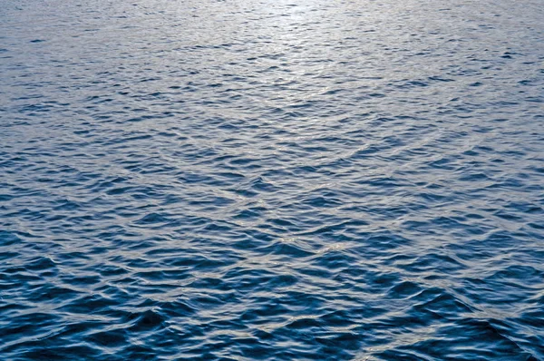 Havs vågor yta abstrakt bakgrunds mönster — Stockfoto