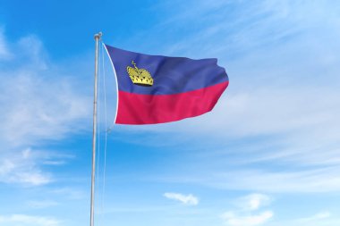 Mavi gökyüzü arka plan üzerinde Liechtenstein bayrağı