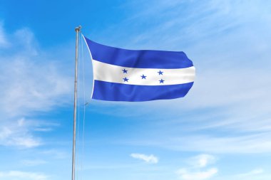 Mavi gökyüzü arka plan üzerinde Honduras bayrağı