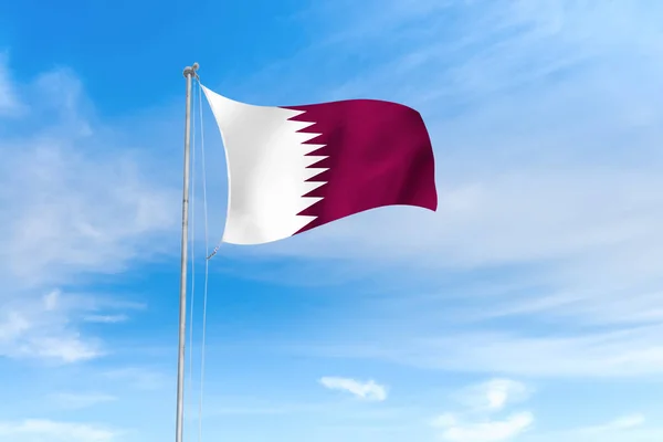 Qatar bandiera su sfondo cielo blu — Foto Stock