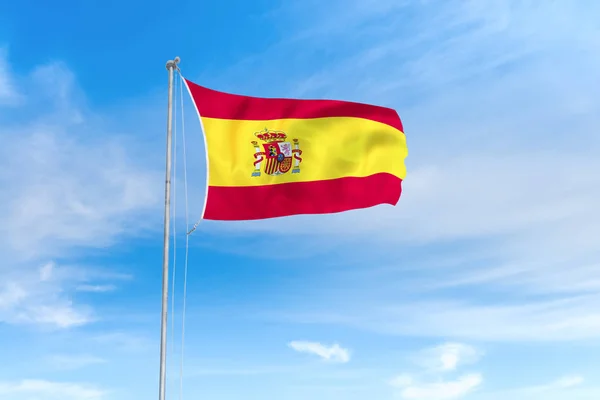 Spanje vlag over blauwe hemel achtergrond — Stockfoto