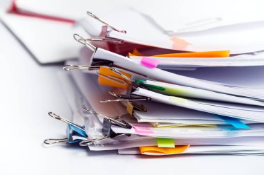 klipleri içeren belgeleri yığını