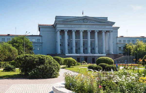 Здание университета в Екатеринбурге — стоковое фото