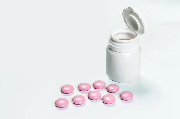 Tablety a lékařské láhev — Stock fotografie