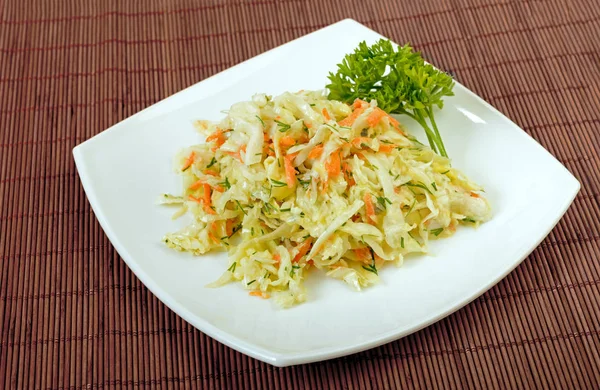 Dish of cabbage and carrot salad (coleslaw) — Stock Photo, Image