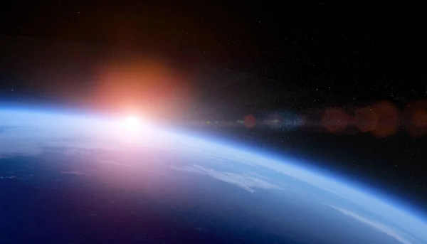 Lever de soleil sur l'espace Vue de la Terre depuis l'orbite avec champ d'étoiles — Photo