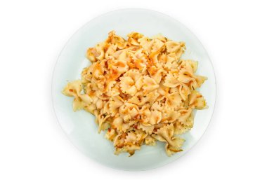 Domates soslu pişirilmiş farfalle makarna.