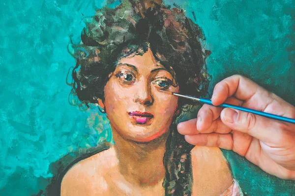 Portret Van Een Jonge Vrouw Kunstenaar Hand Met Borstel — Stockfoto