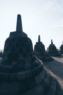Borobudur Budist stupa gece Tapınağı'nda