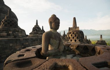 8 ve 9 yüzyıl kalma Borobudur Tapınağı bileşikler bu ünlü Budist Tapınağı Orta Java içinde yer alır