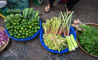Asya ın Bazaarı ürünlerde yere, sebze ve meyve Vietnam