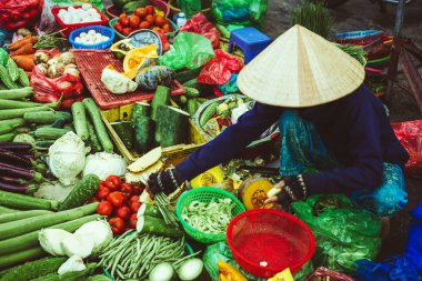 Vietnam Pazar, bir erkekte bir hasır Vietnamca şapka değildir