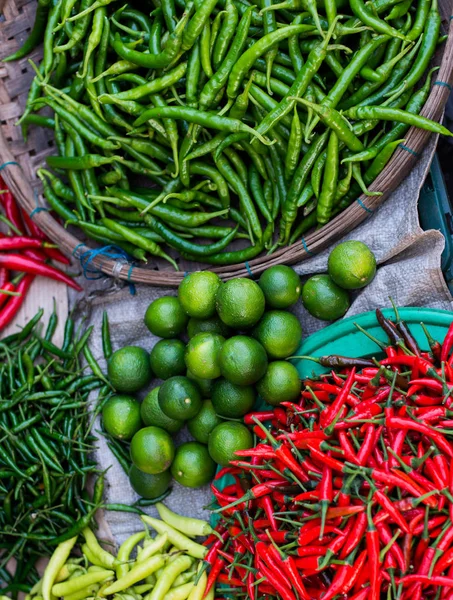 Ázsiai Fűszerekkel Piac Mész Meleg Kínai Pepper — Stock Fotó