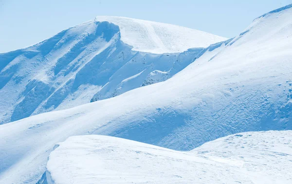欧洲喀尔巴泰山脉的雪峰 — 图库照片