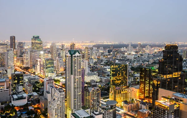 Bangkok Skyline Wolkenkratzer Stadtbild am Abend — Stockfoto