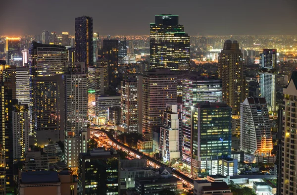 バンコクの夜の建物都市の景観 — ストック写真