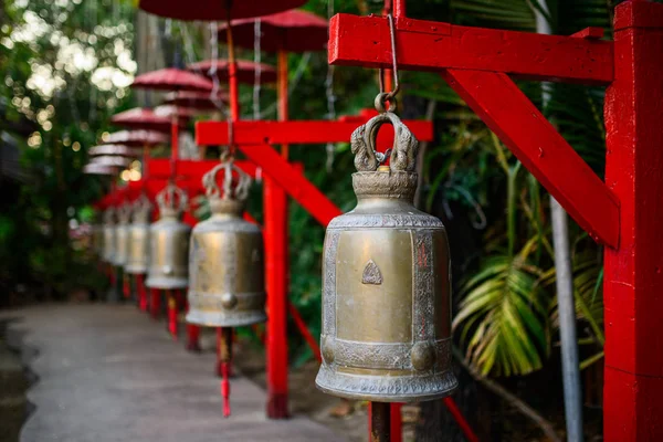 Sinos em um budista asiático templo — Fotografia de Stock