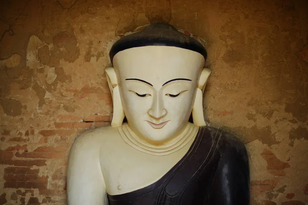 Buda em uma mianmar no Reino de Bagan — Fotografia de Stock