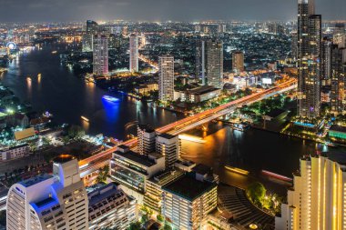 Tayland Bangkok modern şehir gece görünümü